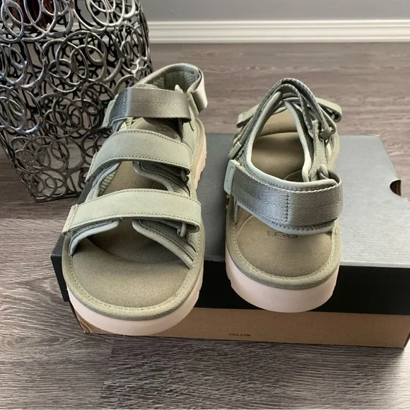 UGG GOLDENCOAST MULTISTRAPS SANDALS